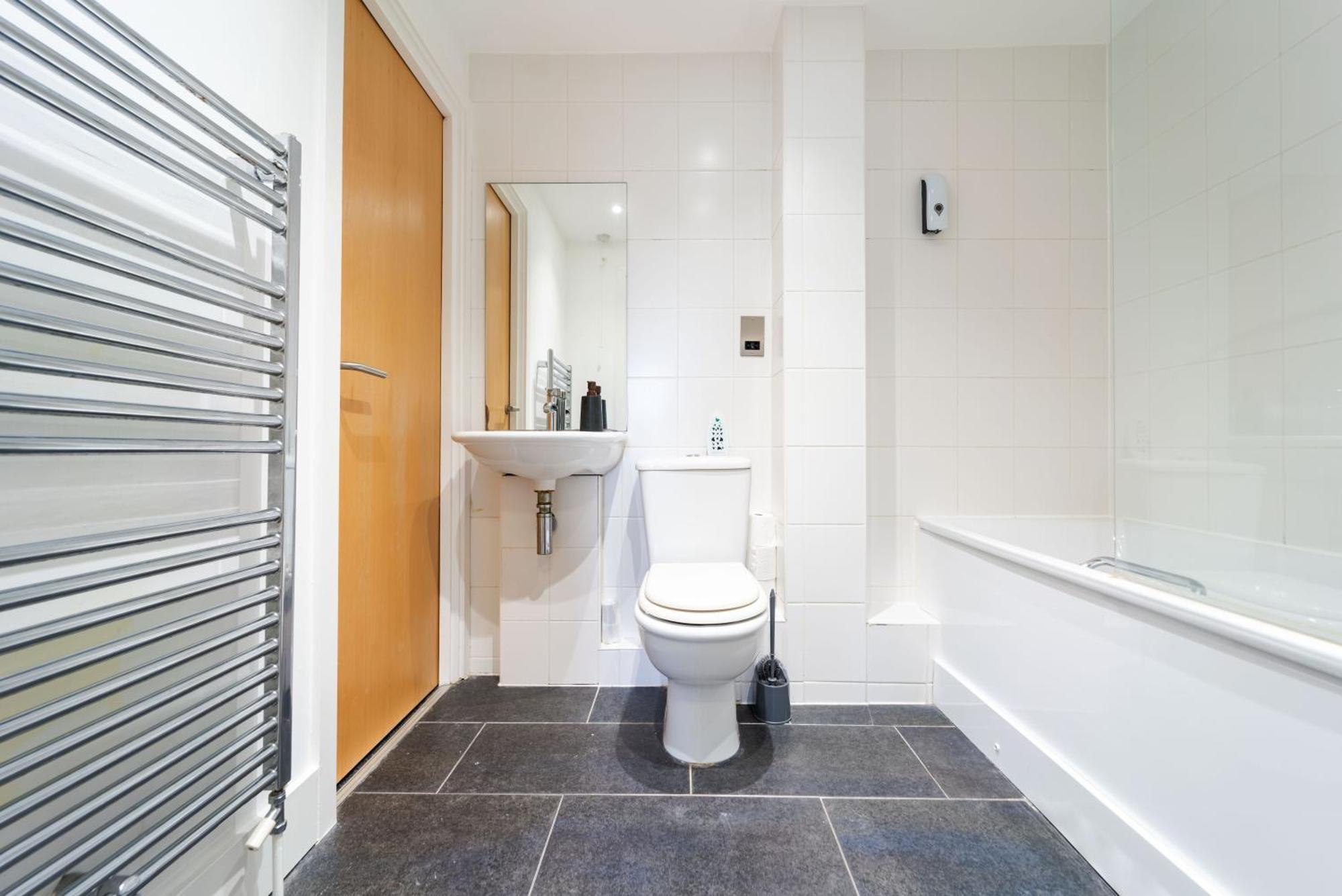Luxury Docklands 2bed Apt- Close To Excel- Canary Wharf- Airport - 02 Arena- Free Parking- Ps 4 Appartement Londen