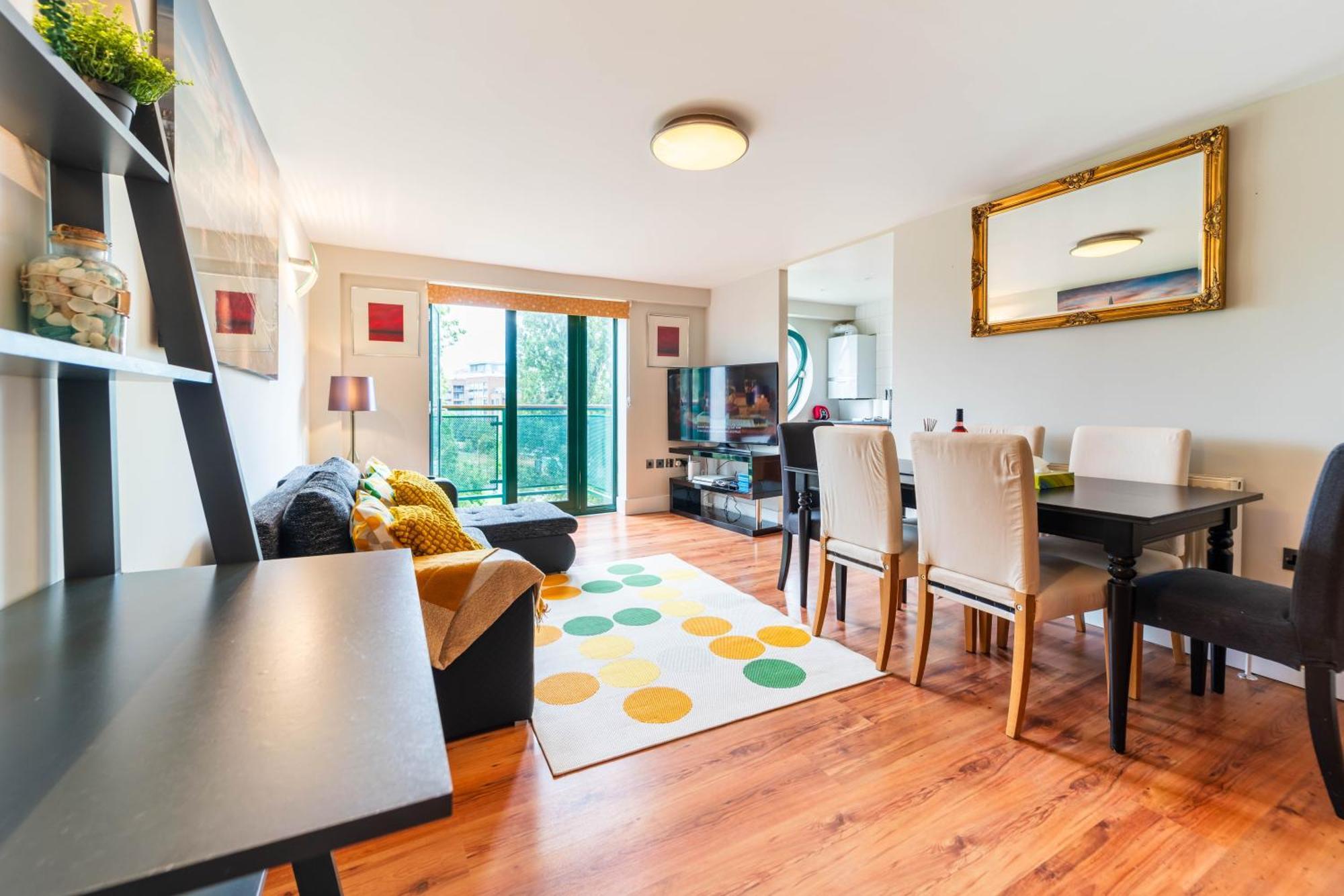 Luxury Docklands 2bed Apt- Close To Excel- Canary Wharf- Airport - 02 Arena- Free Parking- Ps 4 Londen