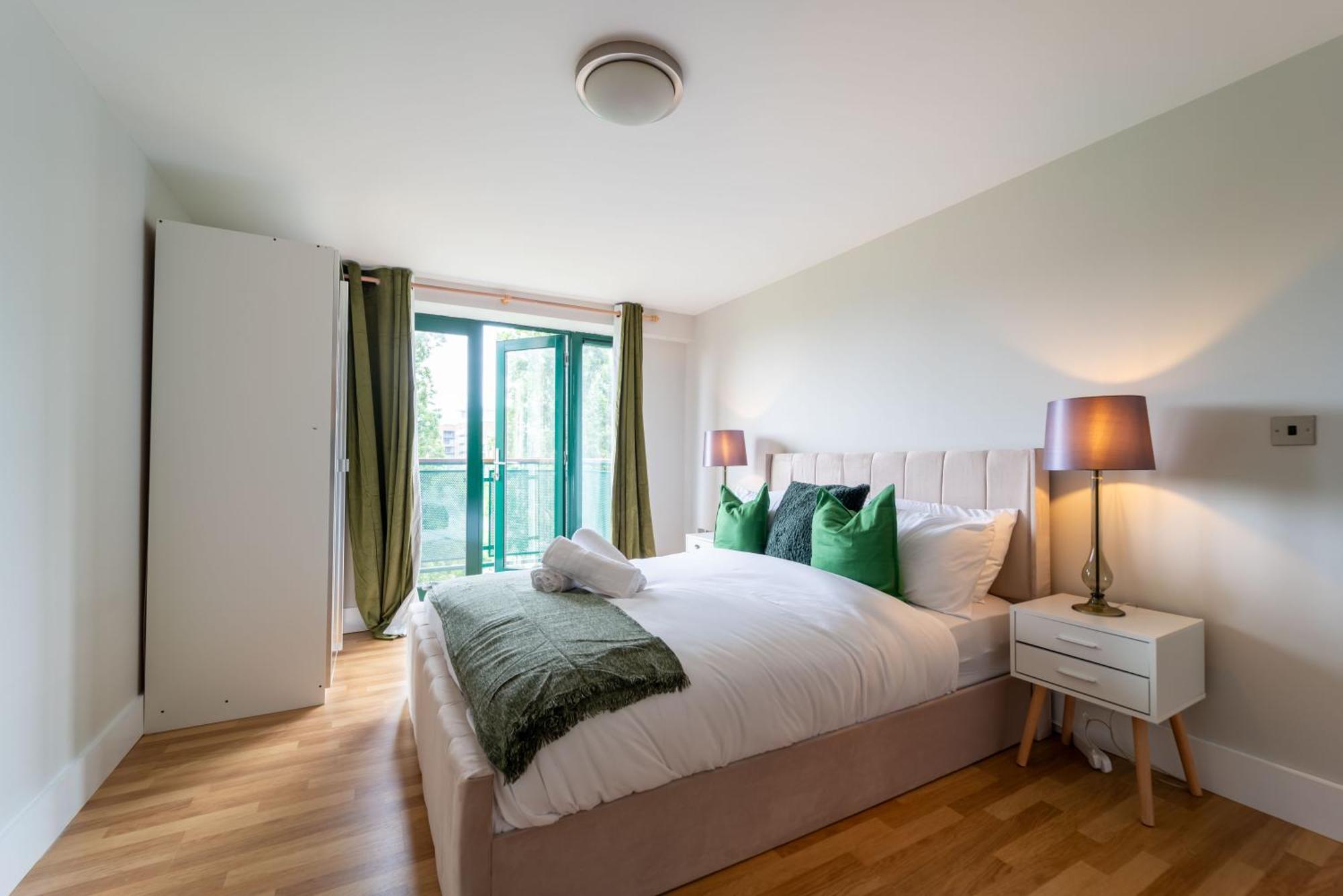 Luxury Docklands 2bed Apt- Close To Excel- Canary Wharf- Airport - 02 Arena- Free Parking- Ps 4 * Londen