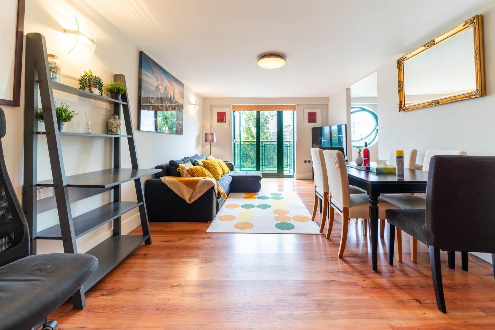 Luxury Docklands 2bed Apt- Close To Excel- Canary Wharf- Airport - 02 Arena- Free Parking- Ps 4 Londen