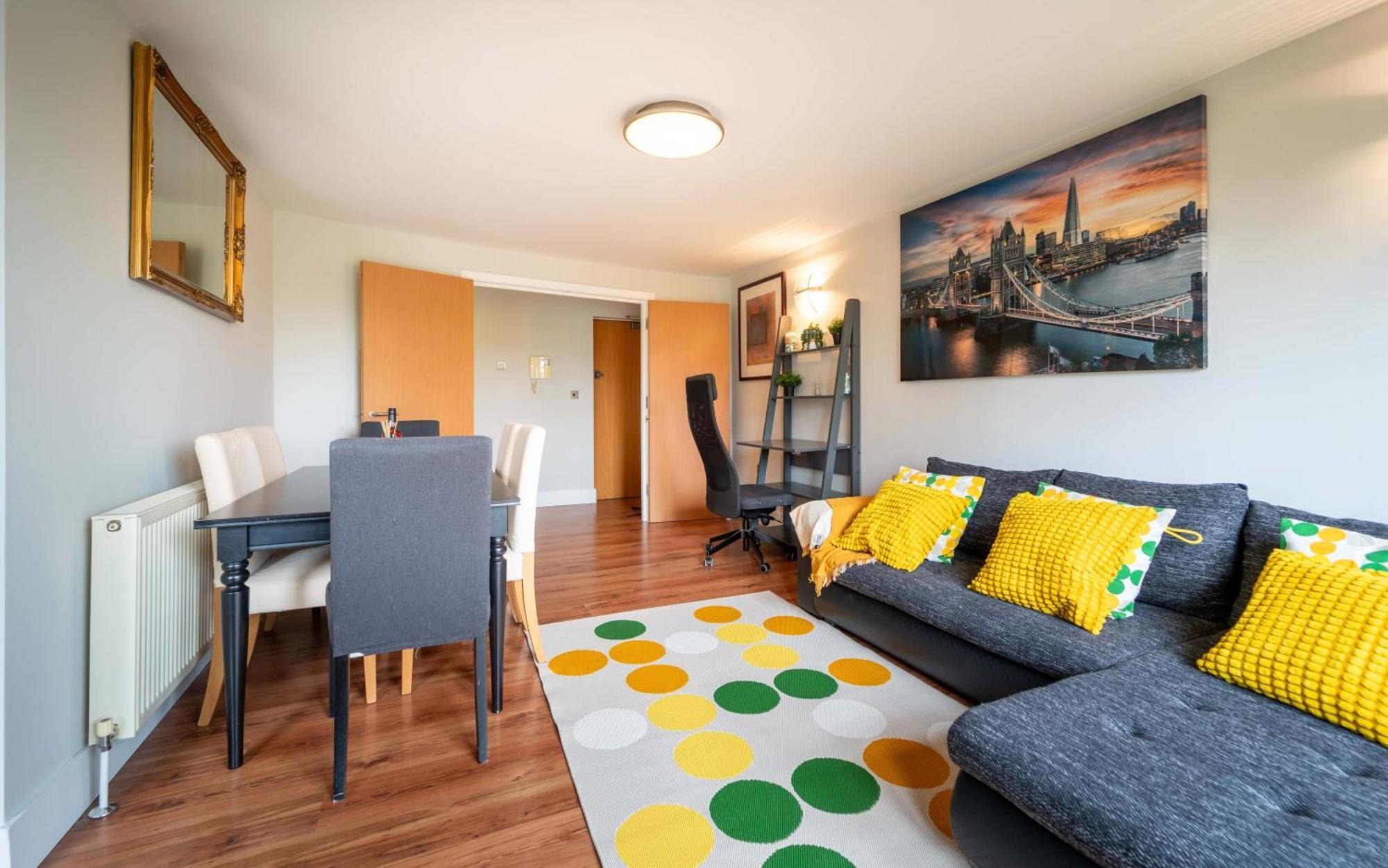 Luxury Docklands 2bed Apt- Close To Excel- Canary Wharf- Airport - 02 Arena- Free Parking- Ps 4 Appartement Londen